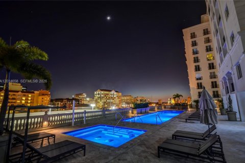 Condo in Coral Gables, Florida, 1 bedroom  № 2076573 - photo 16