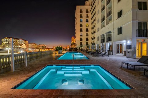 Condo in Coral Gables, Florida, 1 bedroom  № 2076573 - photo 17