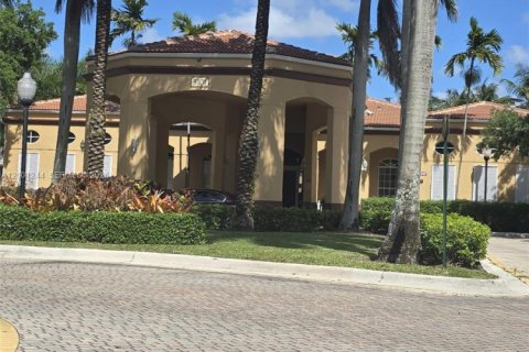 Снять в аренду таунхаус в Мирамар, Флорида 3 спальни, 117.99м2, № 2065230 - фото 6