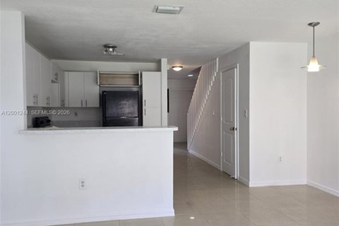 Townhouse in Miramar, Florida 3 bedrooms, 117.99 sq.m. № 2065230 - photo 12