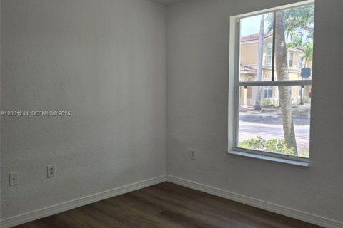 Townhouse in Miramar, Florida 3 bedrooms, 117.99 sq.m. № 2065230 - photo 8