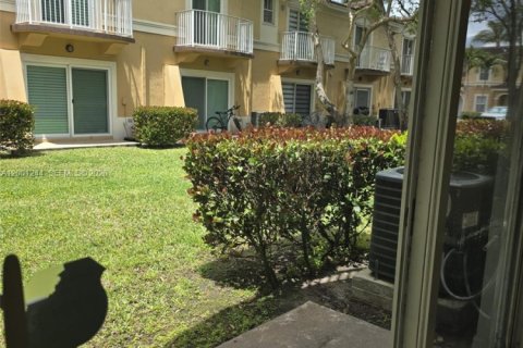 Townhouse in Miramar, Florida 3 bedrooms, 117.99 sq.m. № 2065230 - photo 11