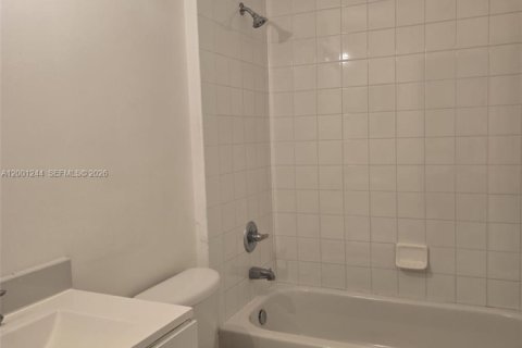 Снять в аренду таунхаус в Мирамар, Флорида 3 спальни, 117.99м2, № 2065230 - фото 4