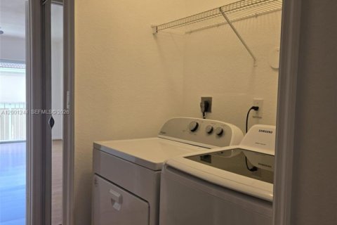 Townhouse in Miramar, Florida 3 bedrooms, 117.99 sq.m. № 2065230 - photo 17