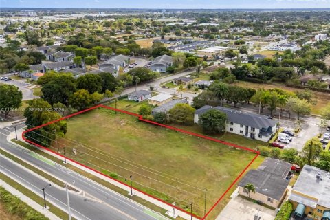 Propiedad comercial en venta en Florida City, Florida № 2054675 - foto 3