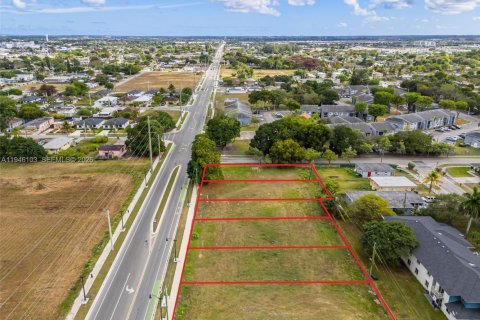 Propiedad comercial en venta en Florida City, Florida № 2054675 - foto 17