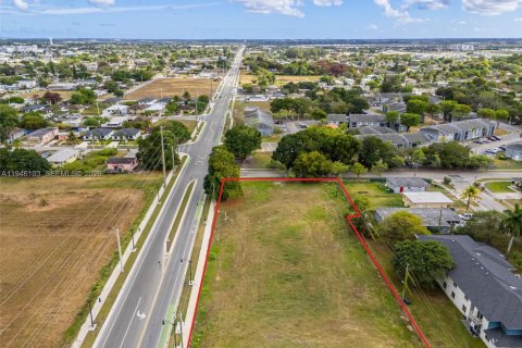 Propiedad comercial en venta en Florida City, Florida № 2054675 - foto 4