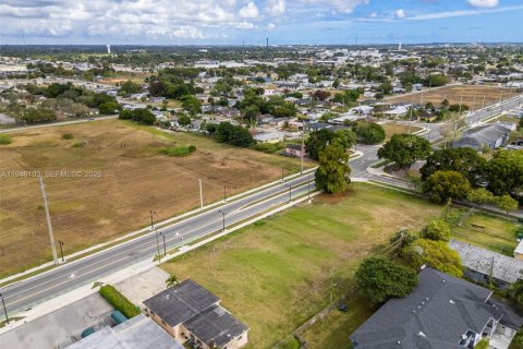 Propiedad comercial en venta en Florida City, Florida № 2054675 - foto 2