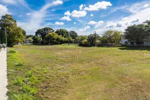 Propiedad comercial en venta en Florida City, Florida № 2054675 - foto 14