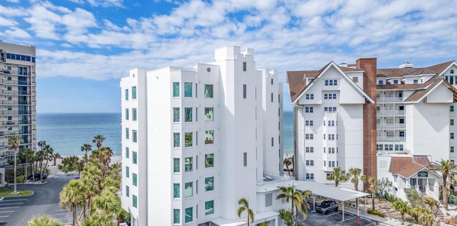 Condominio en Clearwater, Florida, 3 dormitorios № 1533243