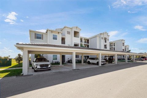 Condo in Venice, Florida, 2 bedrooms in WELLEN PARK  № 2166813 - photo 3