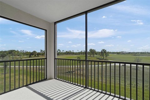 Condo in Venice, Florida, 2 bedrooms in WELLEN PARK  № 2166813 - photo 27