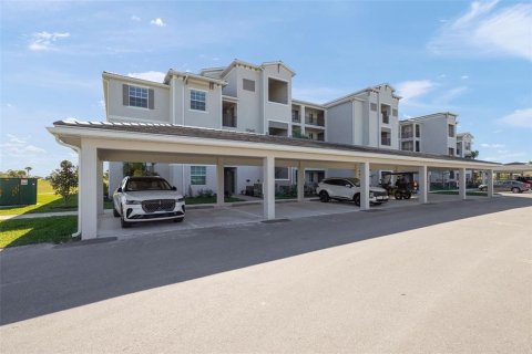 Condo in Venice, Florida, 2 bedrooms in WELLEN PARK  № 2166813 - photo 2