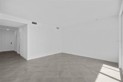 Condo in Venice, Florida, 2 bedrooms in WELLEN PARK  № 2166813 - photo 11