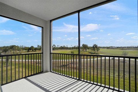 Condo in Venice, Florida, 2 bedrooms in WELLEN PARK  № 2166813 - photo 28