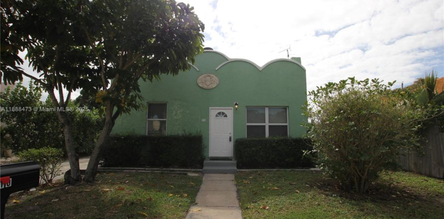 House in West Palm Beach, Florida 3 bedrooms, 167.97 sq.m. № 1942316
