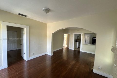 House in West Palm Beach, Florida 3 bedrooms, 167.97 sq.m. № 1942316 - photo 13