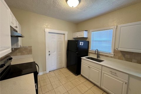 House in West Palm Beach, Florida 3 bedrooms, 167.97 sq.m. № 1942316 - photo 12