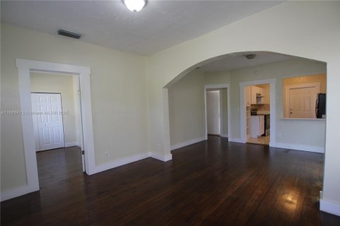 House in West Palm Beach, Florida 3 bedrooms, 167.97 sq.m. № 1942316 - photo 8