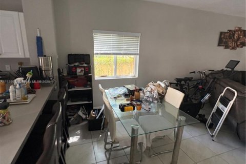 Townhouse in Miami Gardens, Florida 3 bedrooms, 133.97 sq.m. № 1944291 - photo 4