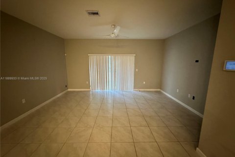 Townhouse in Miami Gardens, Florida 3 bedrooms, 133.97 sq.m. № 1944291 - photo 10
