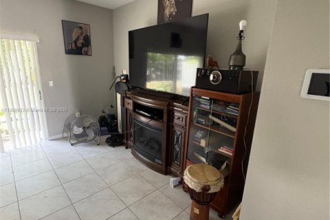 Townhouse in Miami Gardens, Florida 3 bedrooms, 133.97 sq.m. № 1944291 - photo 6