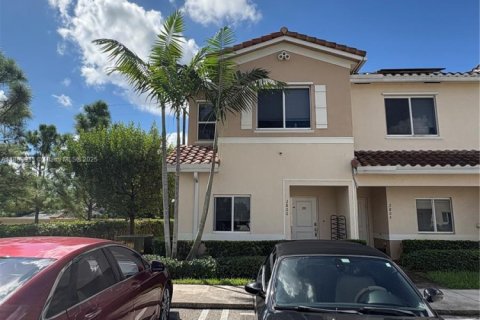 Townhouse in Miami Gardens, Florida 3 bedrooms, 133.97 sq.m. № 1944291 - photo 1