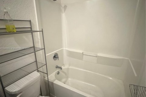 Townhouse in Miami Gardens, Florida 3 bedrooms, 133.97 sq.m. № 1944291 - photo 19