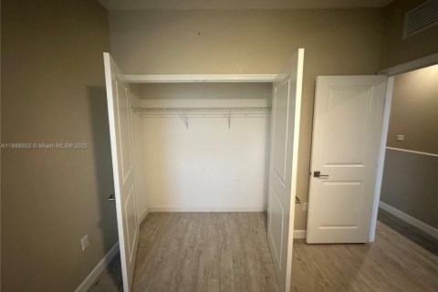 Townhouse in Miami Gardens, Florida 3 bedrooms, 133.97 sq.m. № 1944291 - photo 24