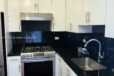Condo in Coral Gables, Florida, 1 bedroom  № 1696713 - photo 6