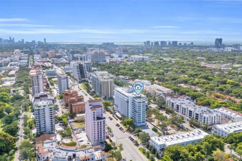 Condo in Coral Gables, Florida, 1 bedroom  № 1696713 - photo 16