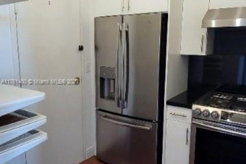 Condo in Coral Gables, Florida, 1 bedroom  № 1696713 - photo 7