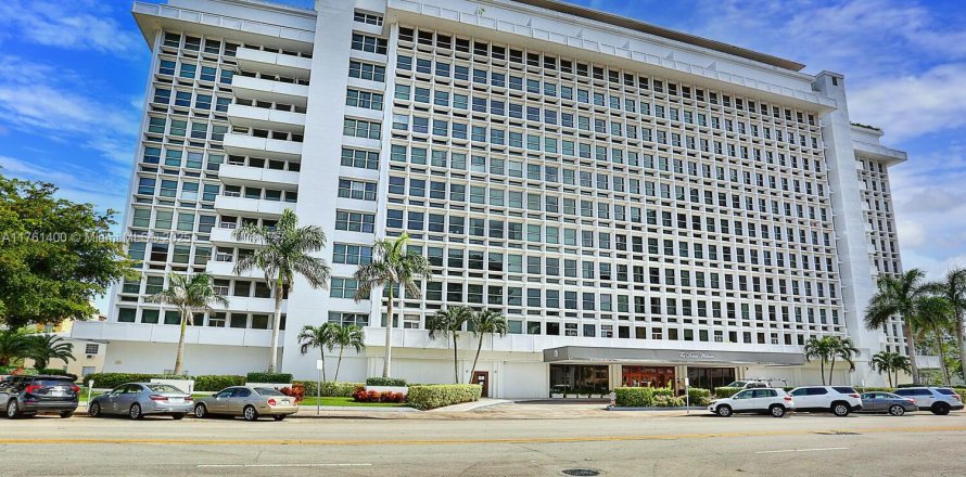 Condo in Coral Gables, Florida, 1 bedroom  № 1696713
