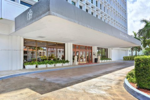 Condo in Coral Gables, Florida, 1 bedroom  № 1696713 - photo 2