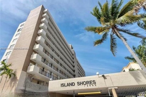 Condo à North Miami Beach, Floride, 3 chambres  № 2084315