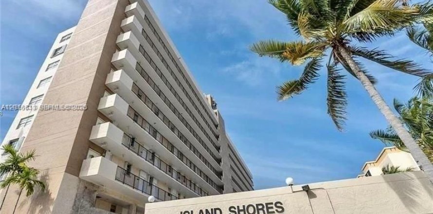 Condo à North Miami Beach, Floride, 3 chambres  № 2084315