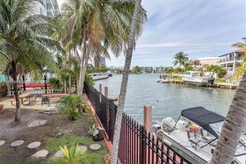 Copropriété à vendre à North Miami Beach, Floride: 3 chambres № 2084315 - photo 6