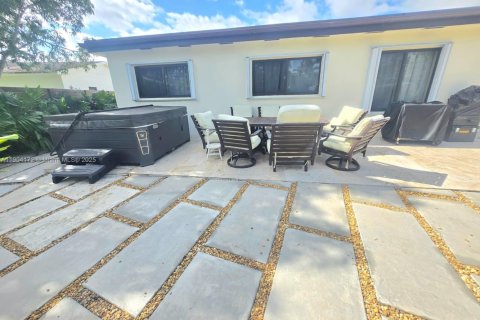 Villa ou maison à vendre à Miami, Floride: 5 chambres, 235.41 m2 № 1955084 - photo 23