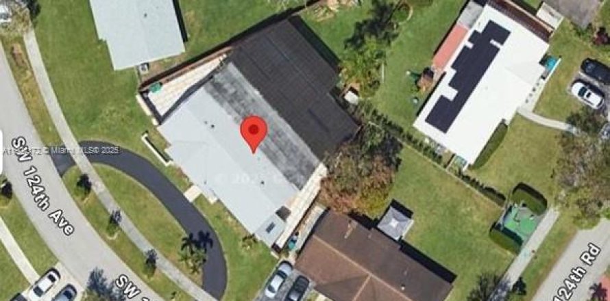 Дом в Майами, Флорида 5 спален, 235.41м2 № 1955084