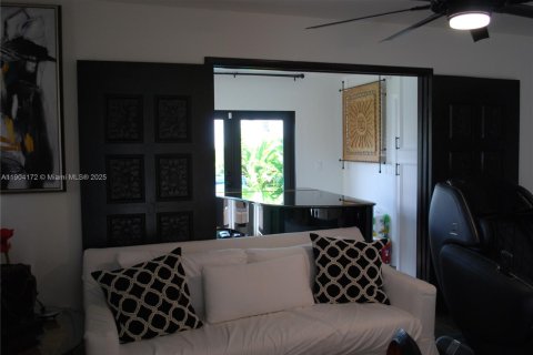 Купить виллу или дом в Майами, Флорида 5 спален, 235.41м2, № 1955084 - фото 9