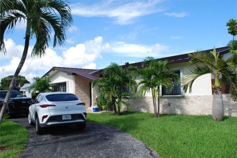 Купить виллу или дом в Майами, Флорида 5 спален, 235.41м2, № 1955084 - фото 4