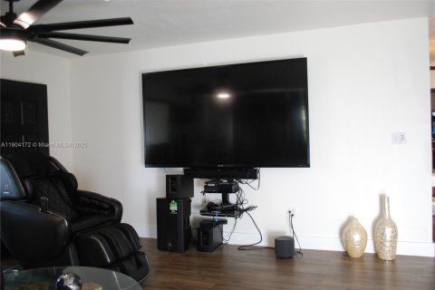 Купить виллу или дом в Майами, Флорида 5 спален, 235.41м2, № 1955084 - фото 8