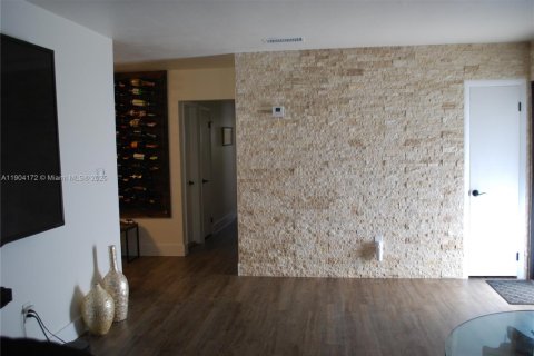 Купить виллу или дом в Майами, Флорида 5 спален, 235.41м2, № 1955084 - фото 7