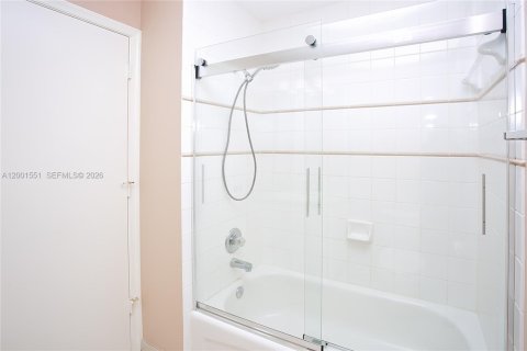 Снять в аренду виллу или дом в Уэстон, Флорида 2 спальни, 134.43м2, № 2066664 - фото 17