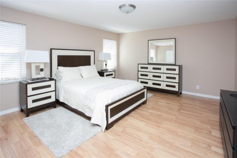 Снять в аренду виллу или дом в Уэстон, Флорида 2 спальни, 134.43м2, № 2066664 - фото 12