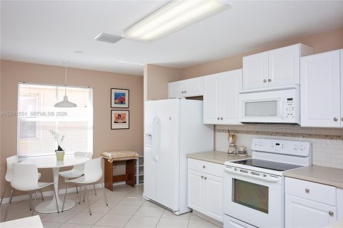 Снять в аренду виллу или дом в Уэстон, Флорида 2 спальни, 134.43м2, № 2066664 - фото 10