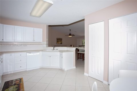 Снять в аренду виллу или дом в Уэстон, Флорида 2 спальни, 134.43м2, № 2066664 - фото 11