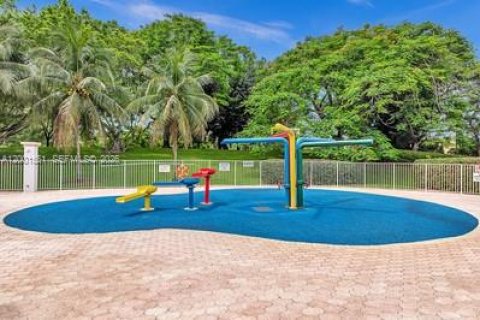 Снять в аренду виллу или дом в Уэстон, Флорида 2 спальни, 134.43м2, № 2066664 - фото 22