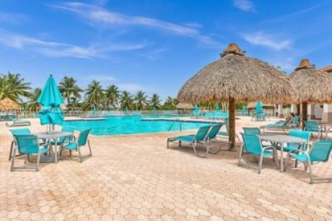 Снять в аренду виллу или дом в Уэстон, Флорида 2 спальни, 134.43м2, № 2066664 - фото 18