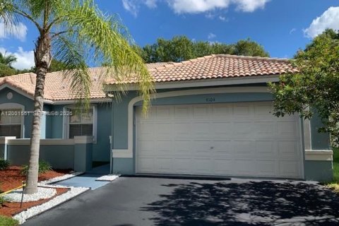 Снять в аренду виллу или дом в Уэстон, Флорида 2 спальни, 134.43м2, № 2066664 - фото 2